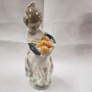 Lladro Valencian Girl 4841